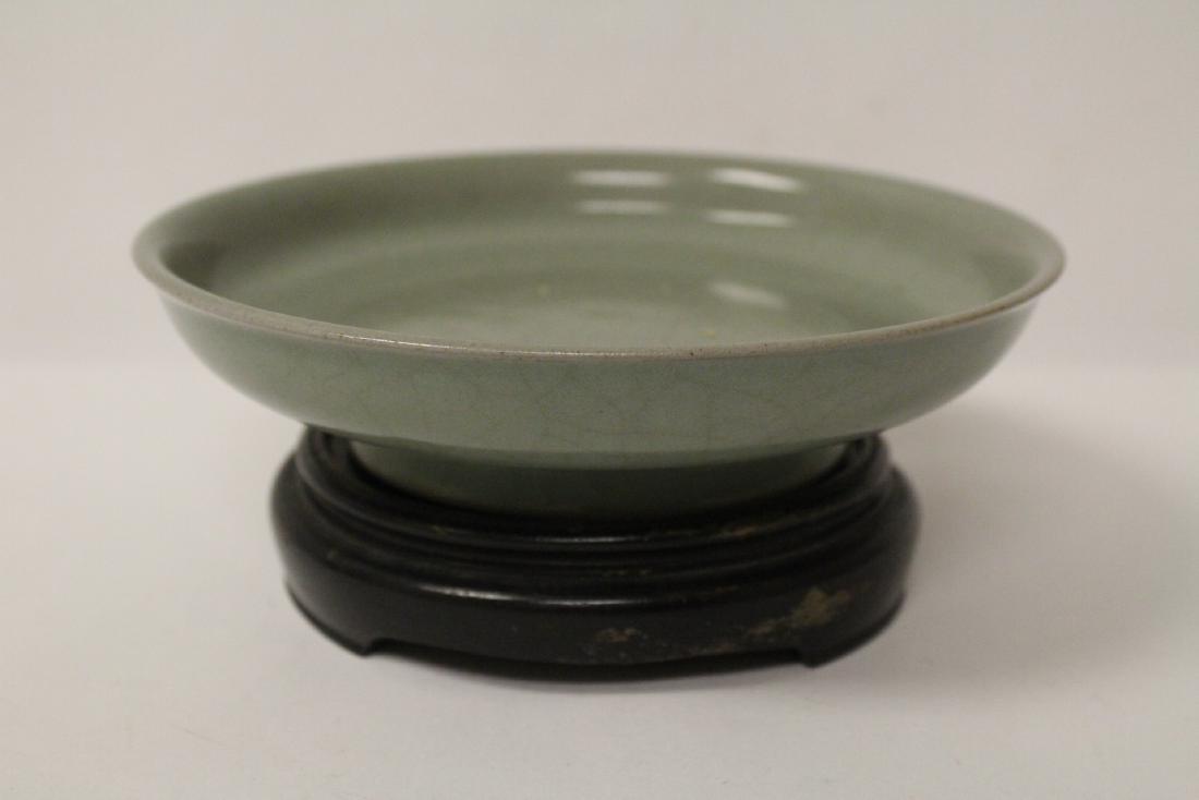 A fine Chinese Song style celadon plate (1 of 10)