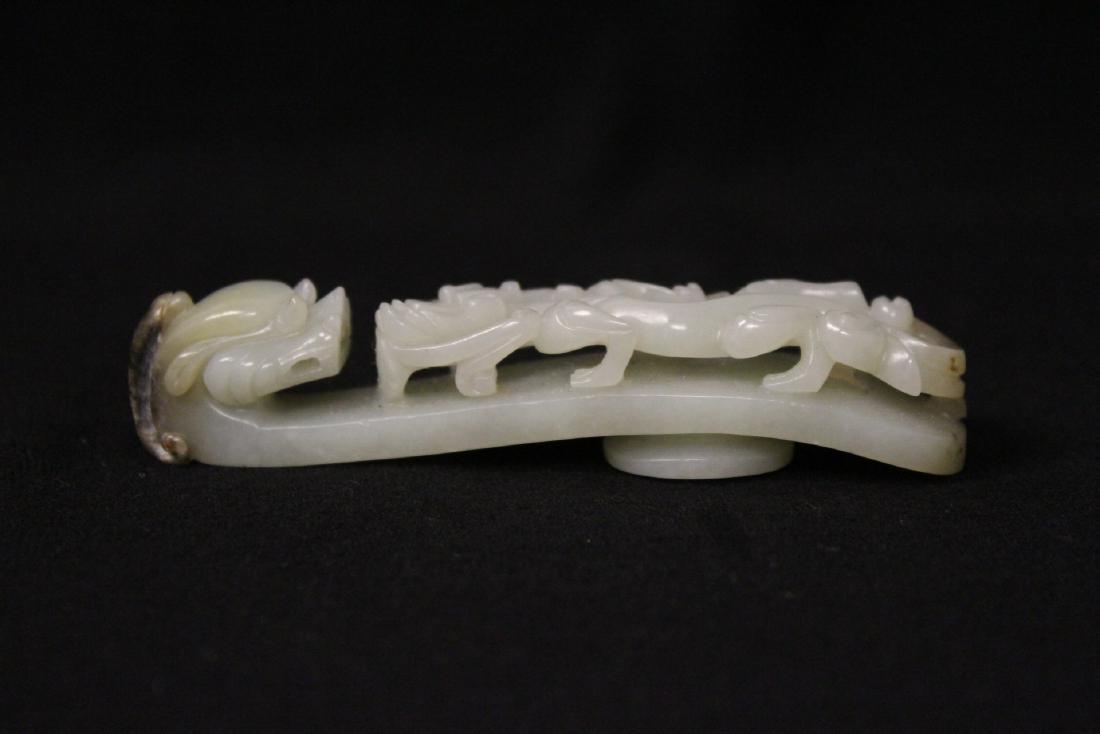 A fine Chinese jade carved dragon belt buckle (1 of 11)