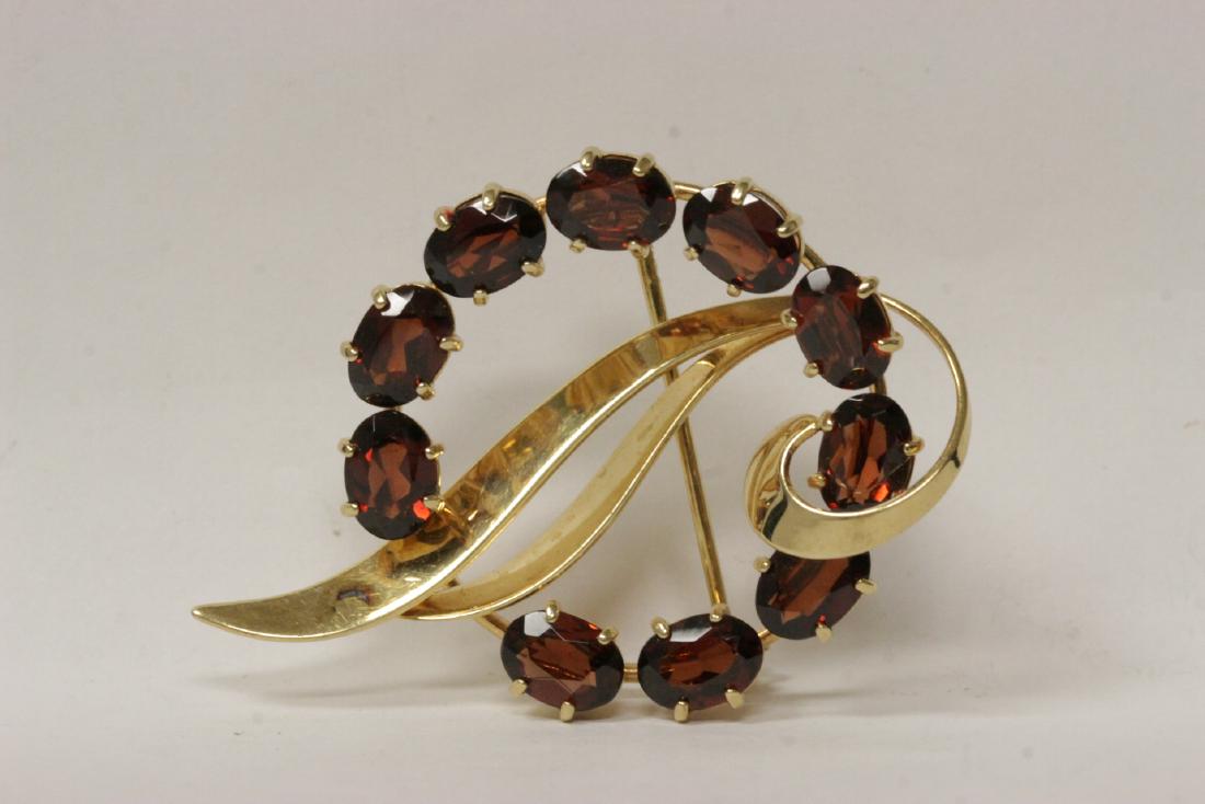 A beautiful 14K Y/G circular brooch set with garnet (1 of 8)