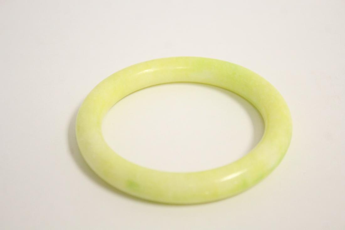 Very unusual Chinese yellow jadeite like bangle (1 of 9)
