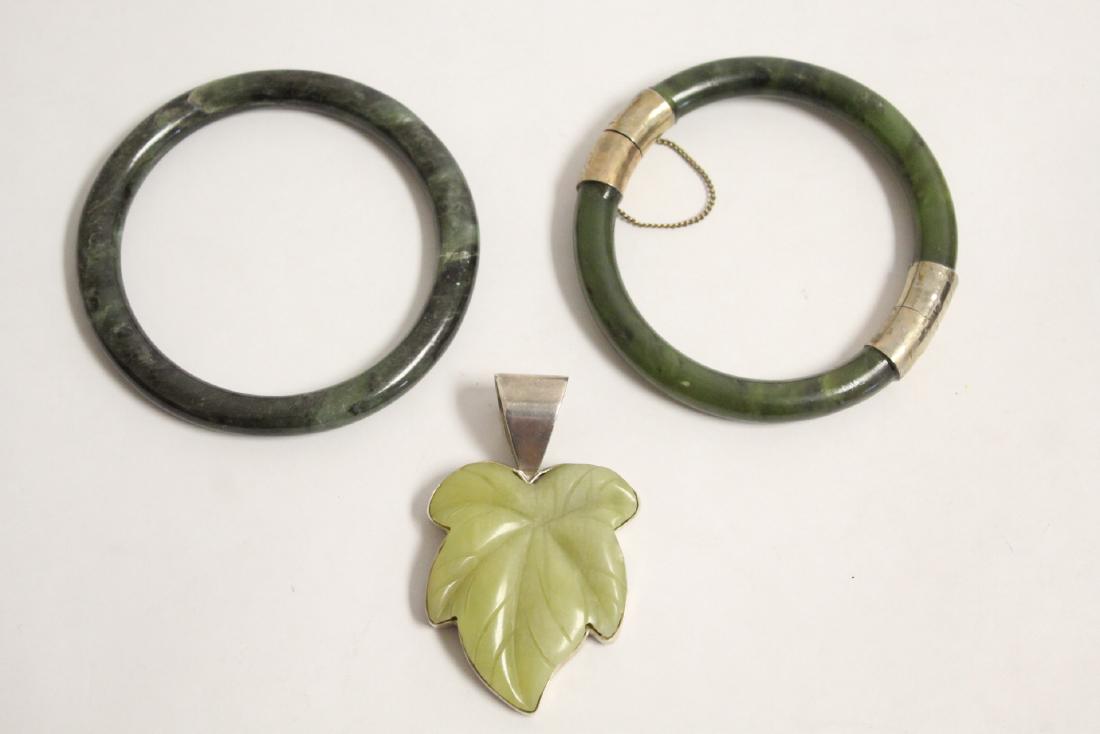 2 bangle bracelets and a jade pendant w/ silver back (1 of 10)