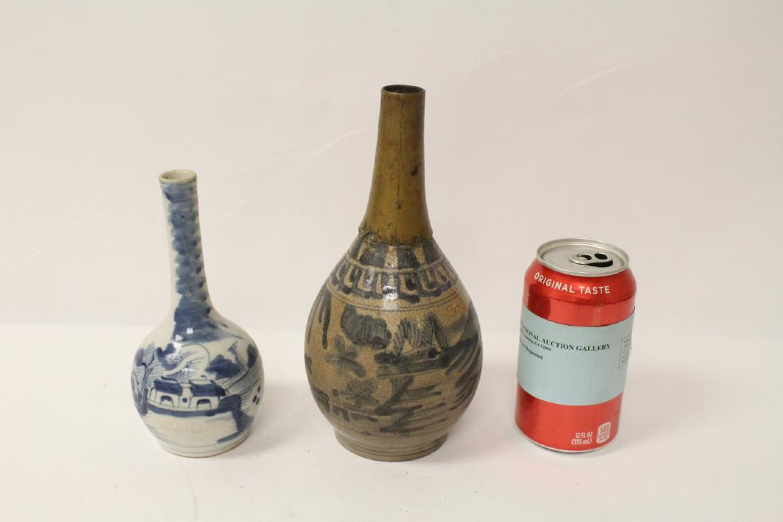 2 Chinese antique blue and white vases (1 of 10)