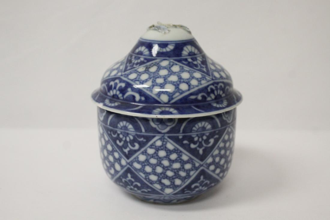 Chinese 18th/19th c. blue and white covered bowl: Chinese 18th/19th century blue and white covered bowl, the cover has minor chip on top and edge, 4.6"Hx4.05"dia