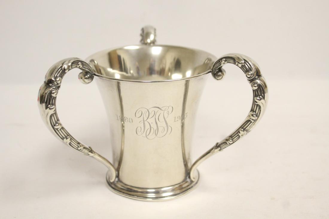 A sterling loving cup by Wallace: A sterling loving cup by Wallace, wt. 186gm, 4.25"Hx6.85"dia