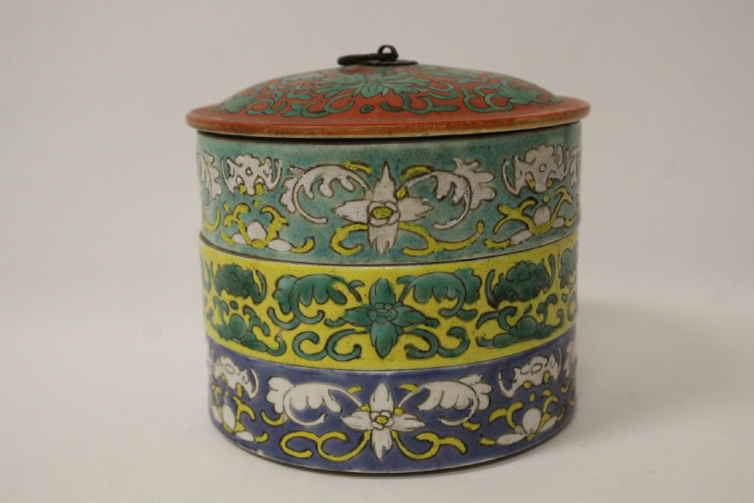 Chinese antique sectional famille rose candy box: Chinese antique sectional famille rose porcelain candy box, 4.5"Hx5.08"dia