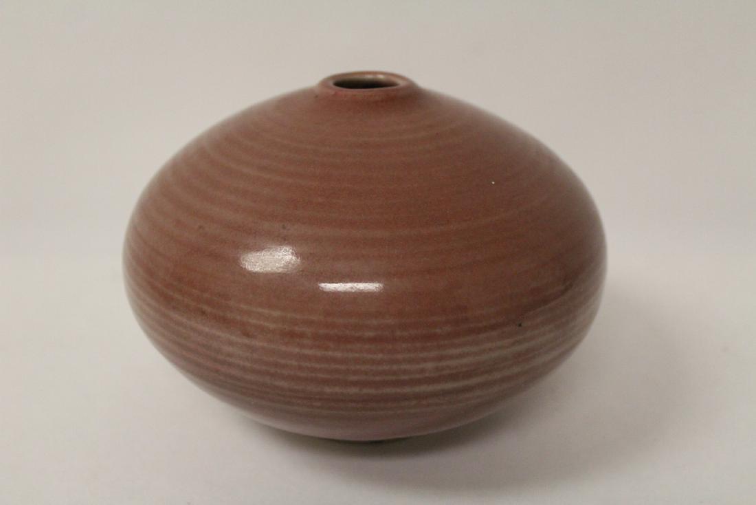 A modern ceramic jar by Vivika and Otto Heino: A modern ceramic jar by Vivika and Otto Heino, 4.4"Hx6.25"dia