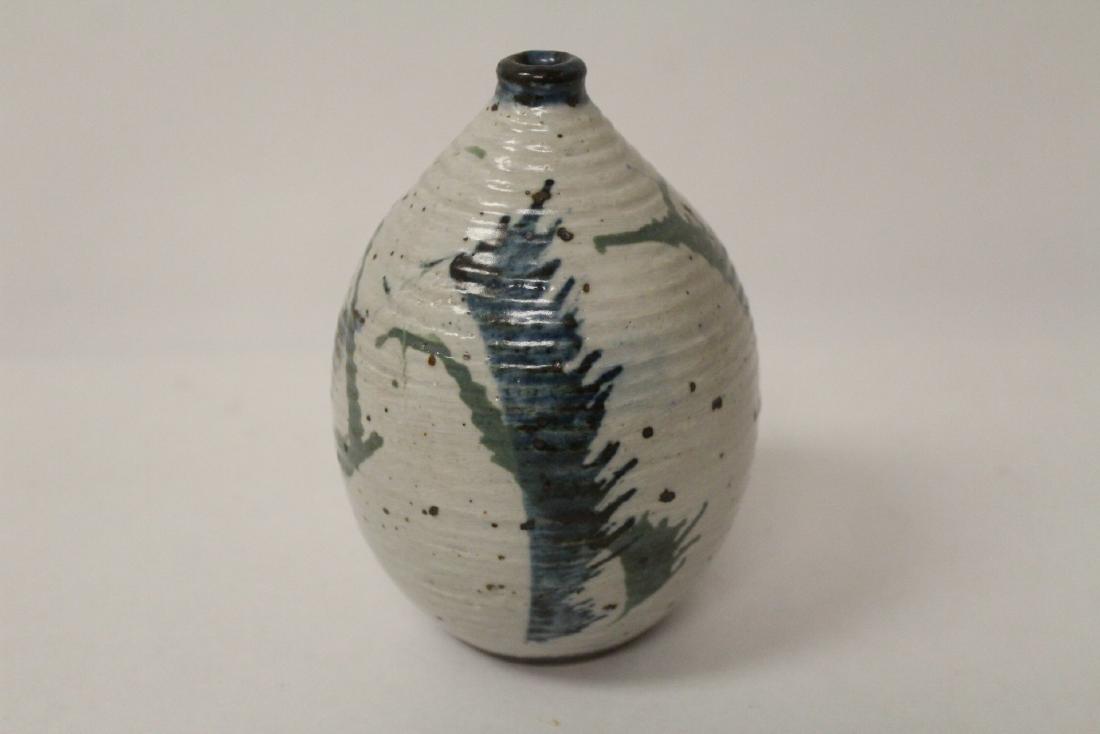 A modern ceramic jar by Vivika and Otto Heino: A modern ceramic jar by Vivika and Otto Heino, 5.4"Hx3.8"dia