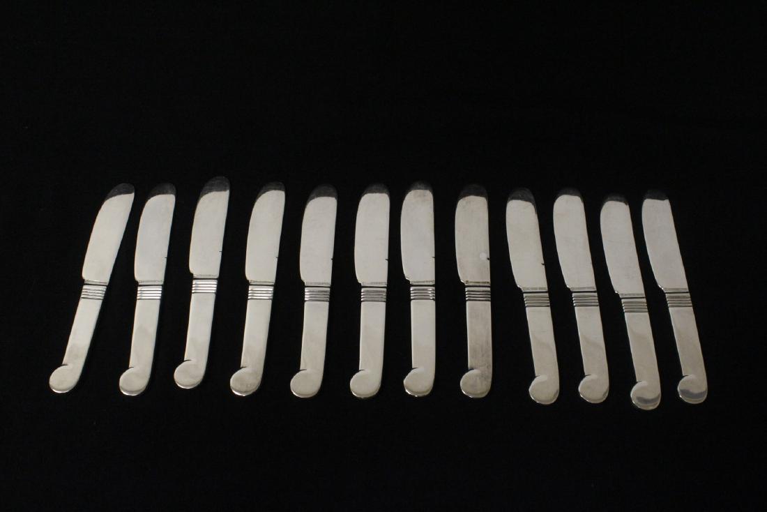 12 s/p cheese knives/butter spreader by Christofle: Rare 12 silverplate cheese knives/butter spreader (3.85"L each) by Christofle