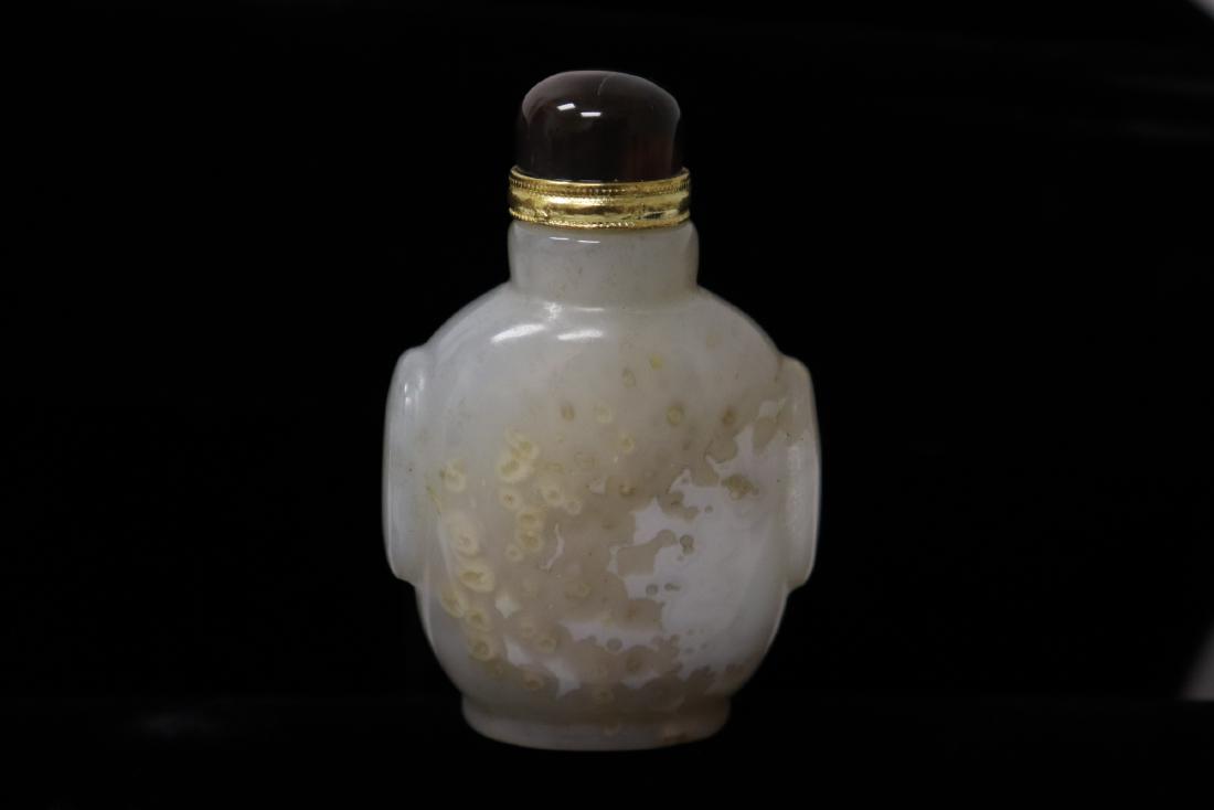 A fine Chinese natural agate carved snuff bottle (1 of 9)