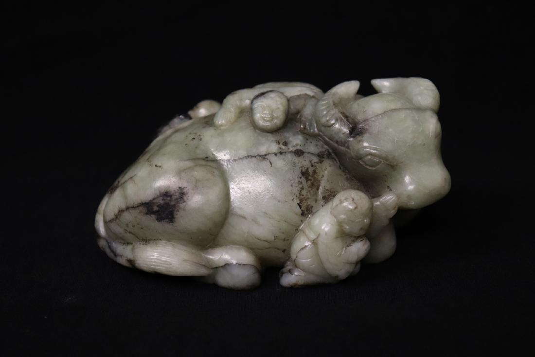 A large Chinese grey jade carving (1 of 10)
