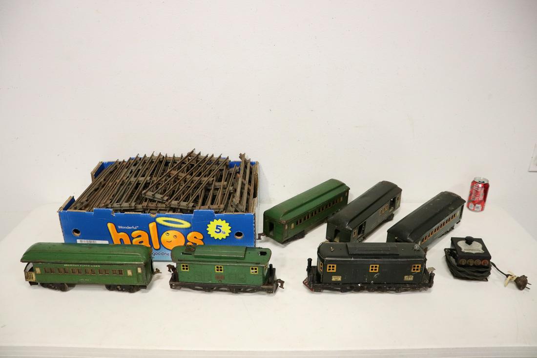 Rare antique American Flyer Lines train set: Rare antique American Flyer Lines train set, 4000 engine series with transformer and large collections of train tracks , with transformer, not tested
