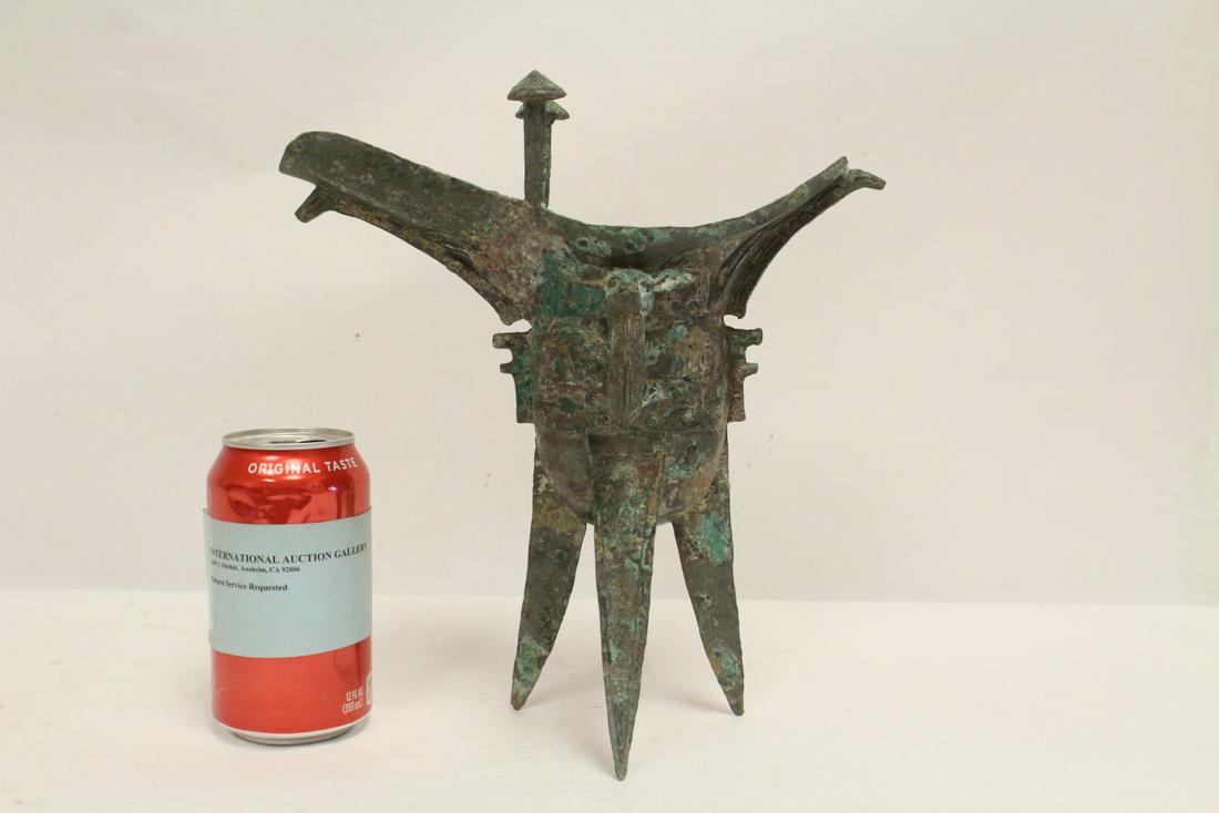 An important Chinese antique bronze jue (1 of 10)