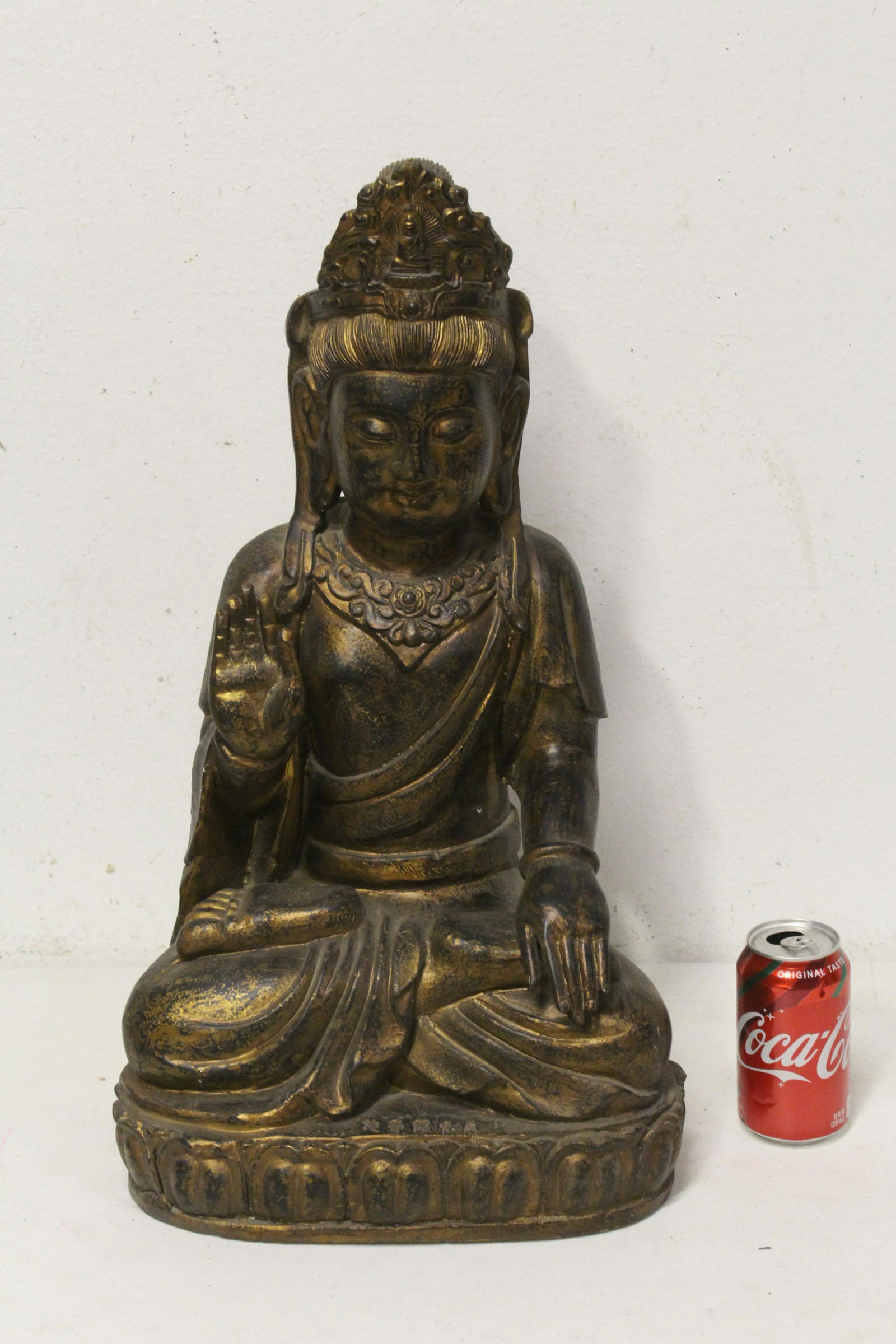 A large Chinese bronze sculpture of Buddha (1 of 11)