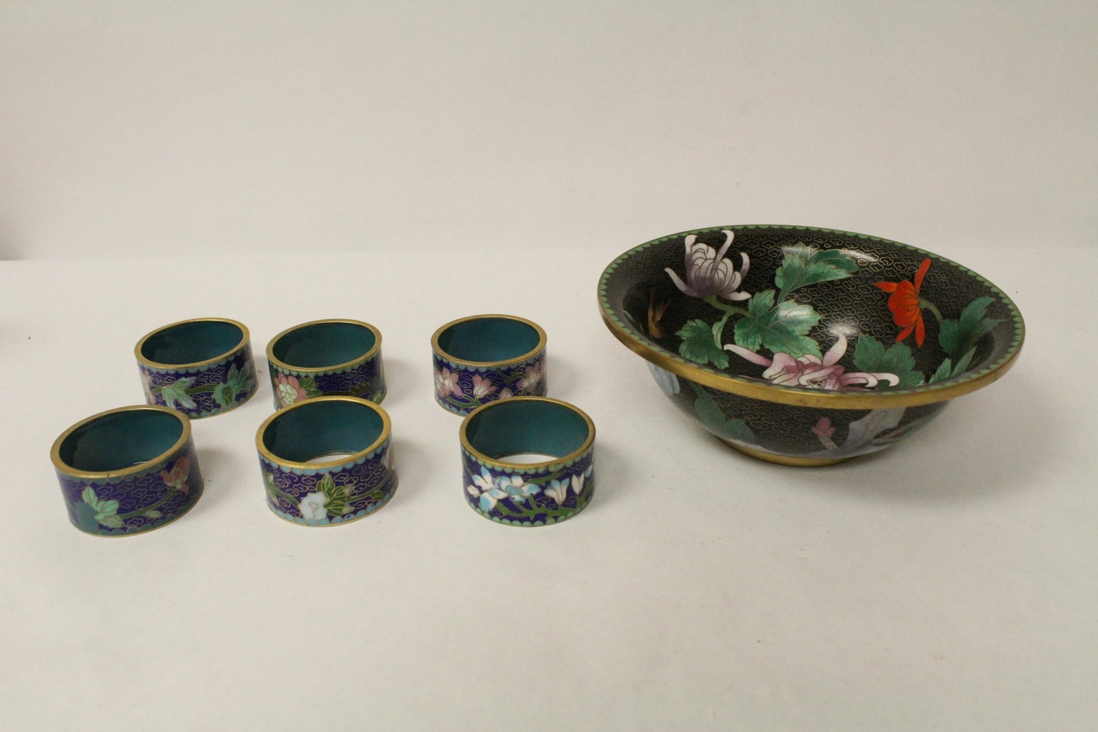 Chinese cloisonne bowl, and 6 cloisonne napkin rings: Chinese cloisonne bowl (2.5"Hx7.05"dia), and 6 Chinese cloisonne napkin rings (1.1"Hx2.13"dia each)