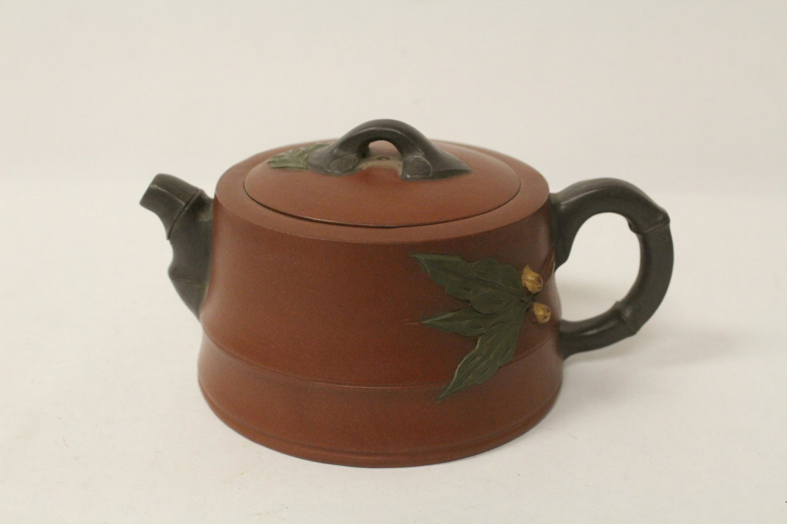 A fine Chinese Yixing teapot (1 of 10)