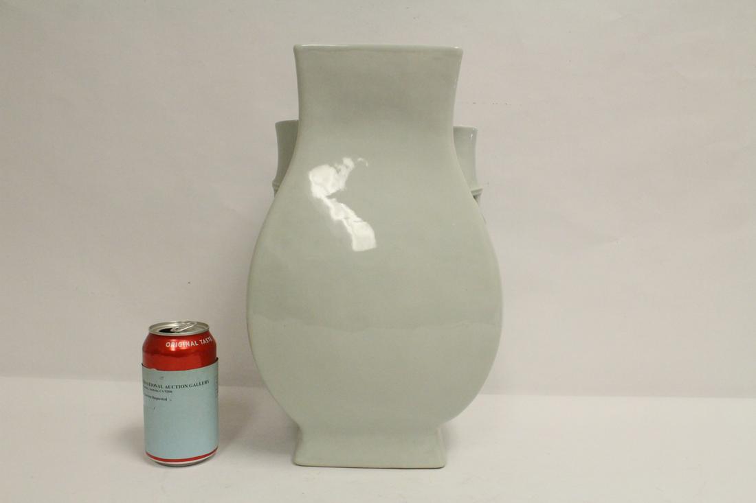 A light green glazed porcelain jar (1 of 10)