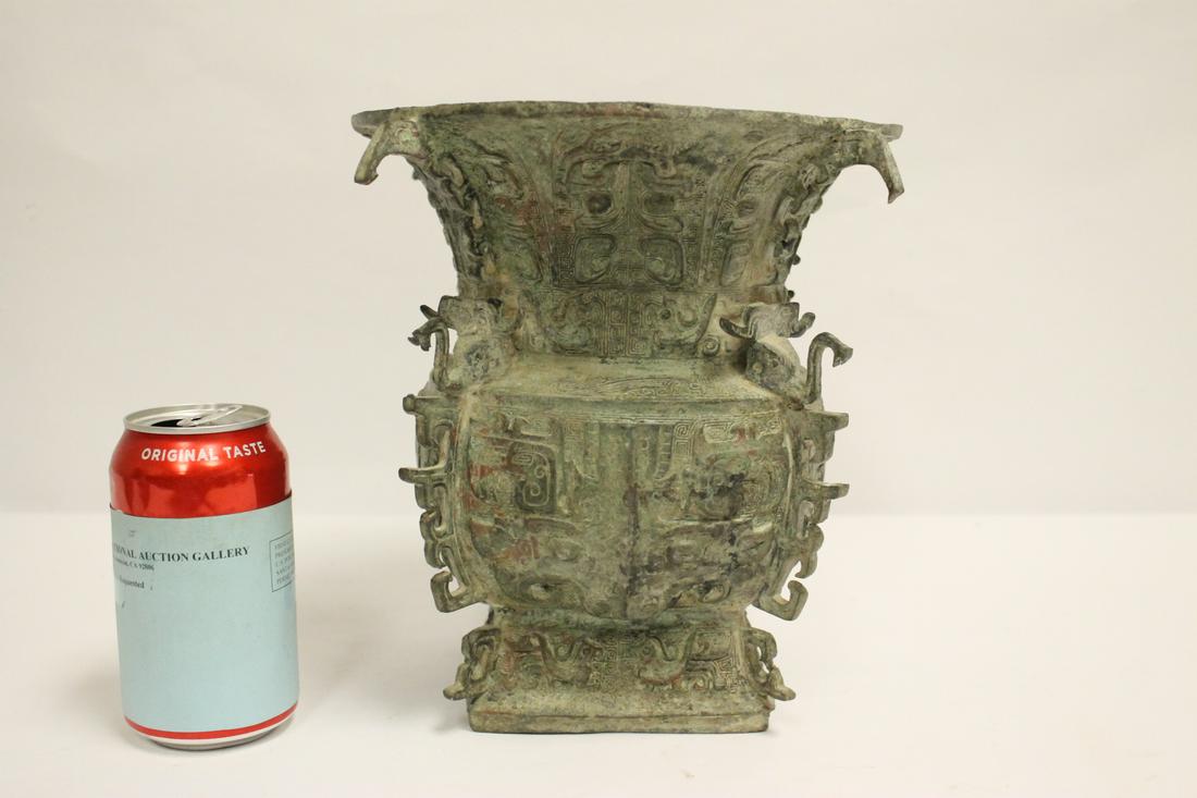 Fine Chinese archaic style bronze jar (1 of 10)