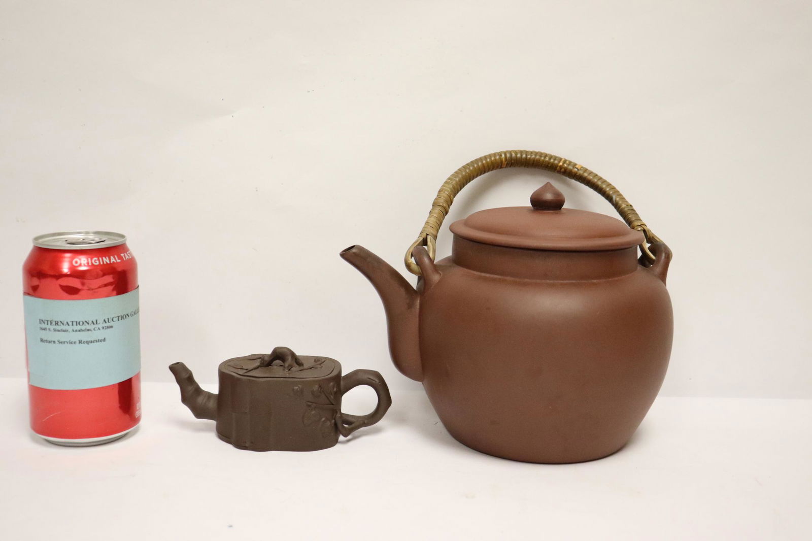 2 Chinese Yixing teapots (1 of 10)