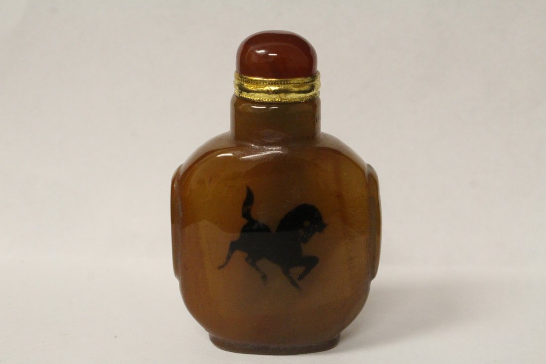 A rare Chinese agate snuff bottle (1 of 10)