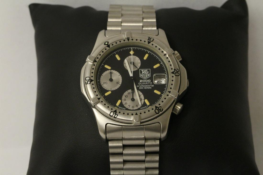 Tag Heuer man's 200 meter diver's watch (1 of 10)