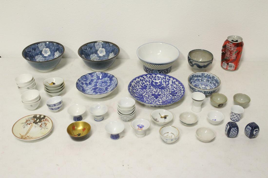 Lot of Japanese saki cups, blue and white bowl (1 of 11)