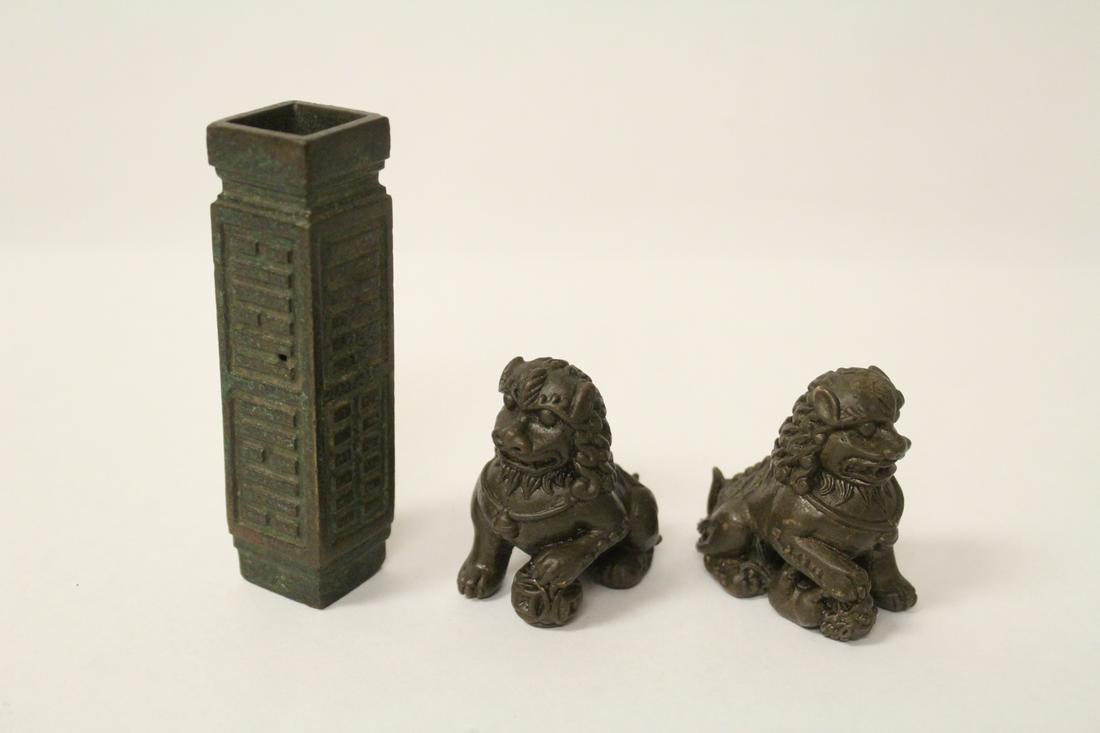 2 Chinese miniature bronze fulion and a bronze vase (1 of 11)