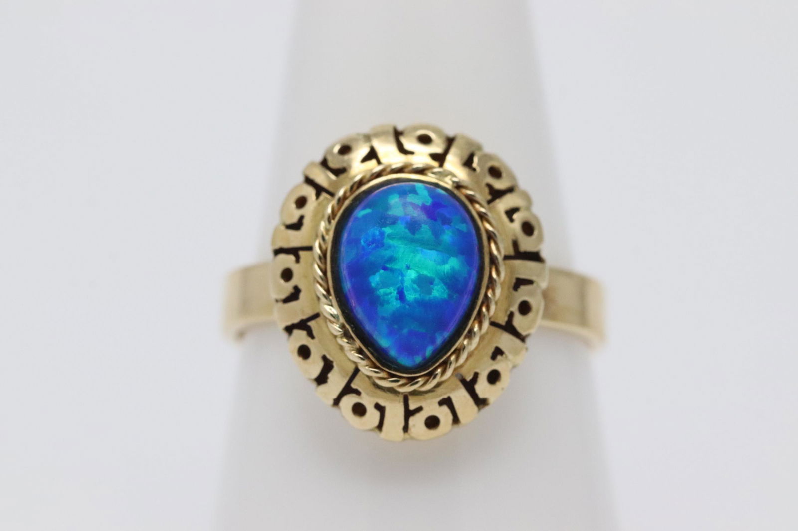 A beautiful 14K rose gold ring with black opal (1 of 11)