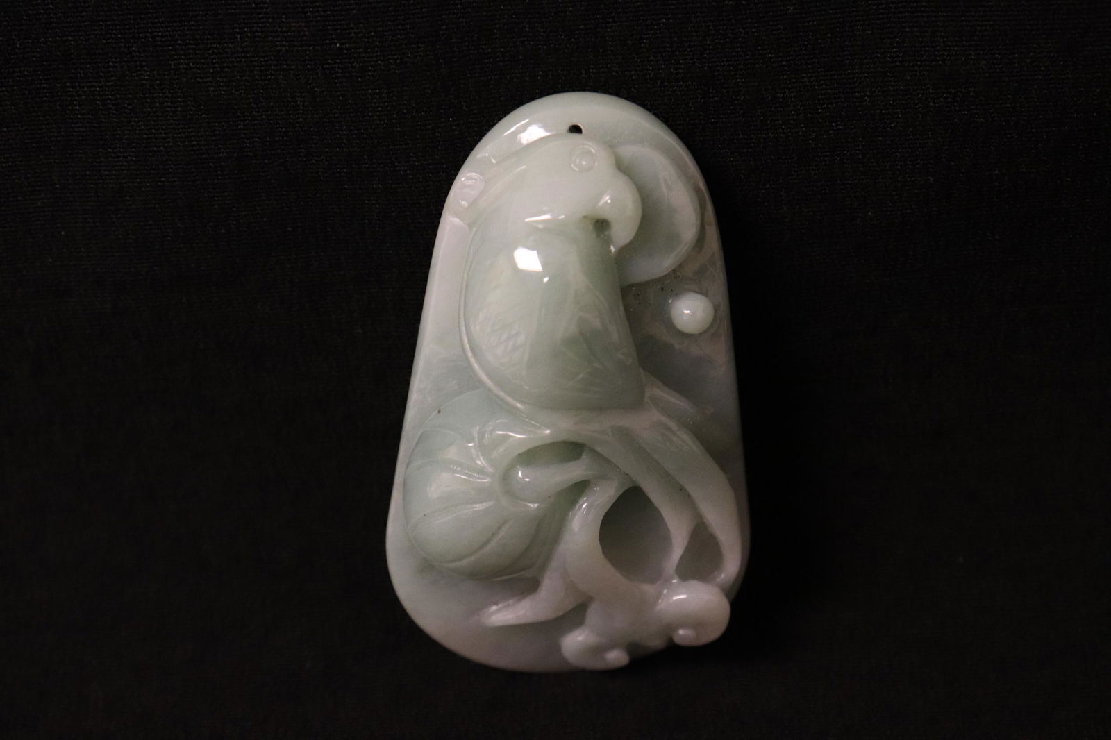 A beautiful jadeite carved ornament depicting bird and (1 of 9)
