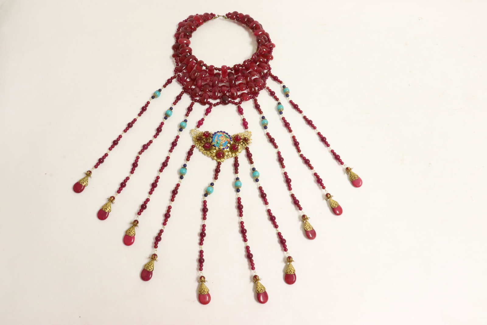 A choker with red stones: A choker with red stones