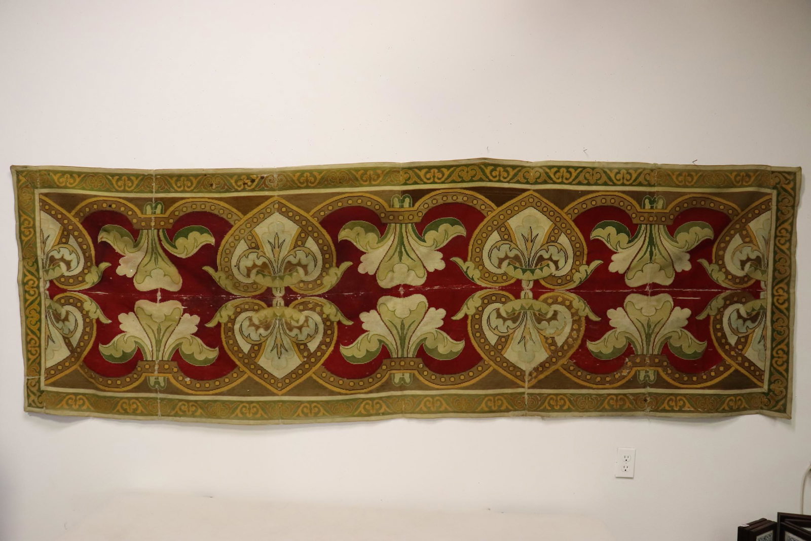 important 18th/19th c. hand done Aubusson runner: An important 18th/19th century hand done Aubusson runner, 116.5"x37"