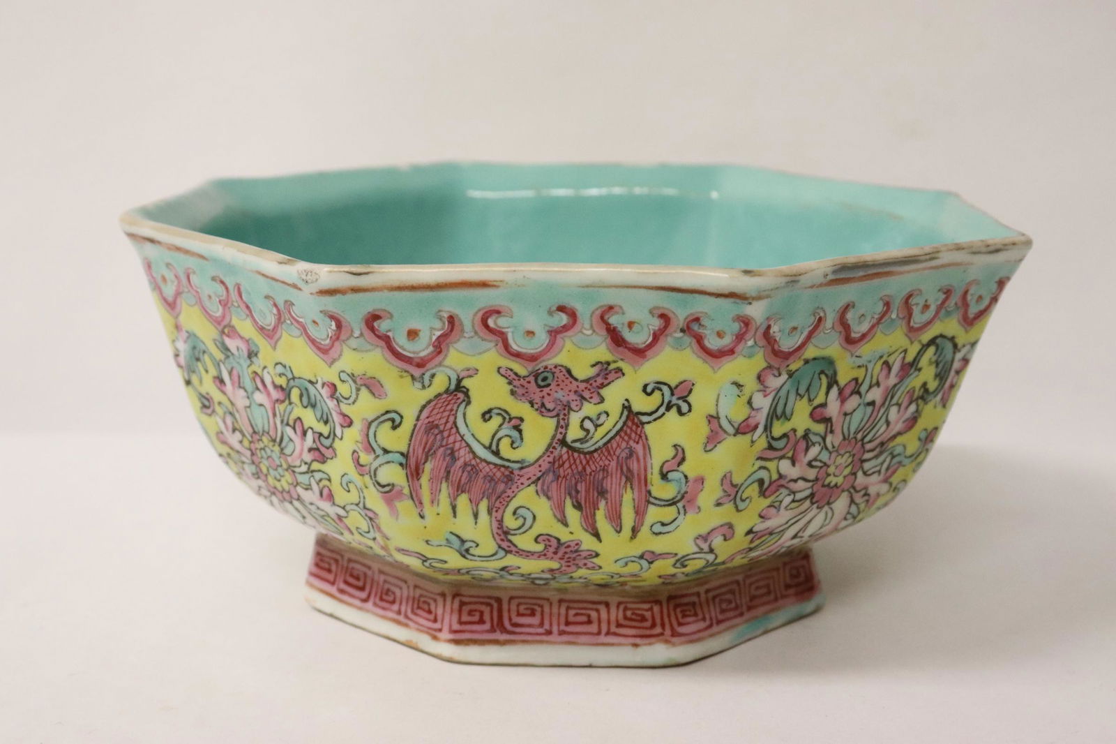 Chinese antique famille rose porcelain bowl: Chinese antique famille rose porcelain bowl, 3.25"Hx7.45"dia