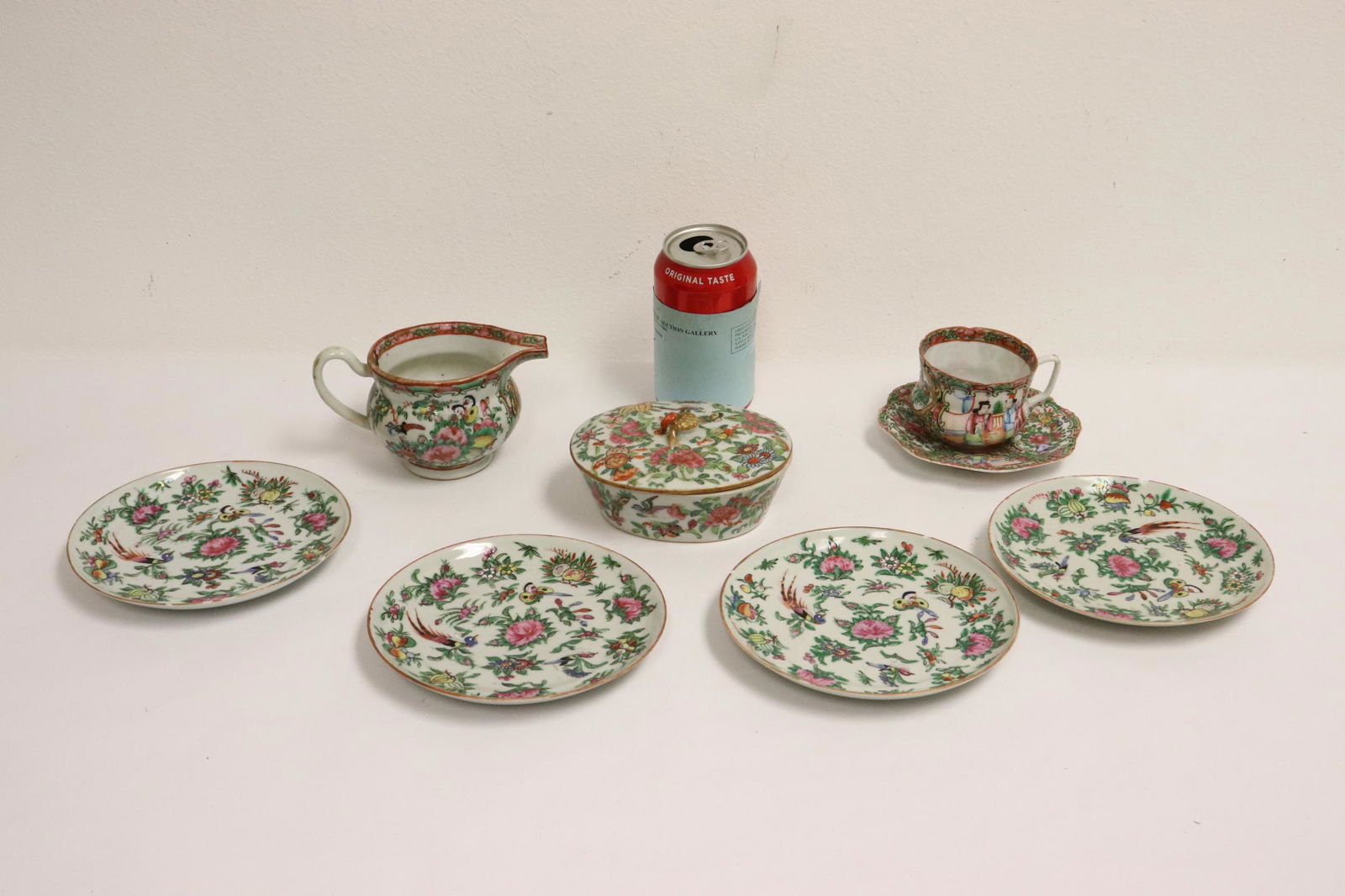 Lot of Chinese antique rose canton porcelain pieces: Lot of Chinese antique rose canton porcelain pieces, plate rim flea bite