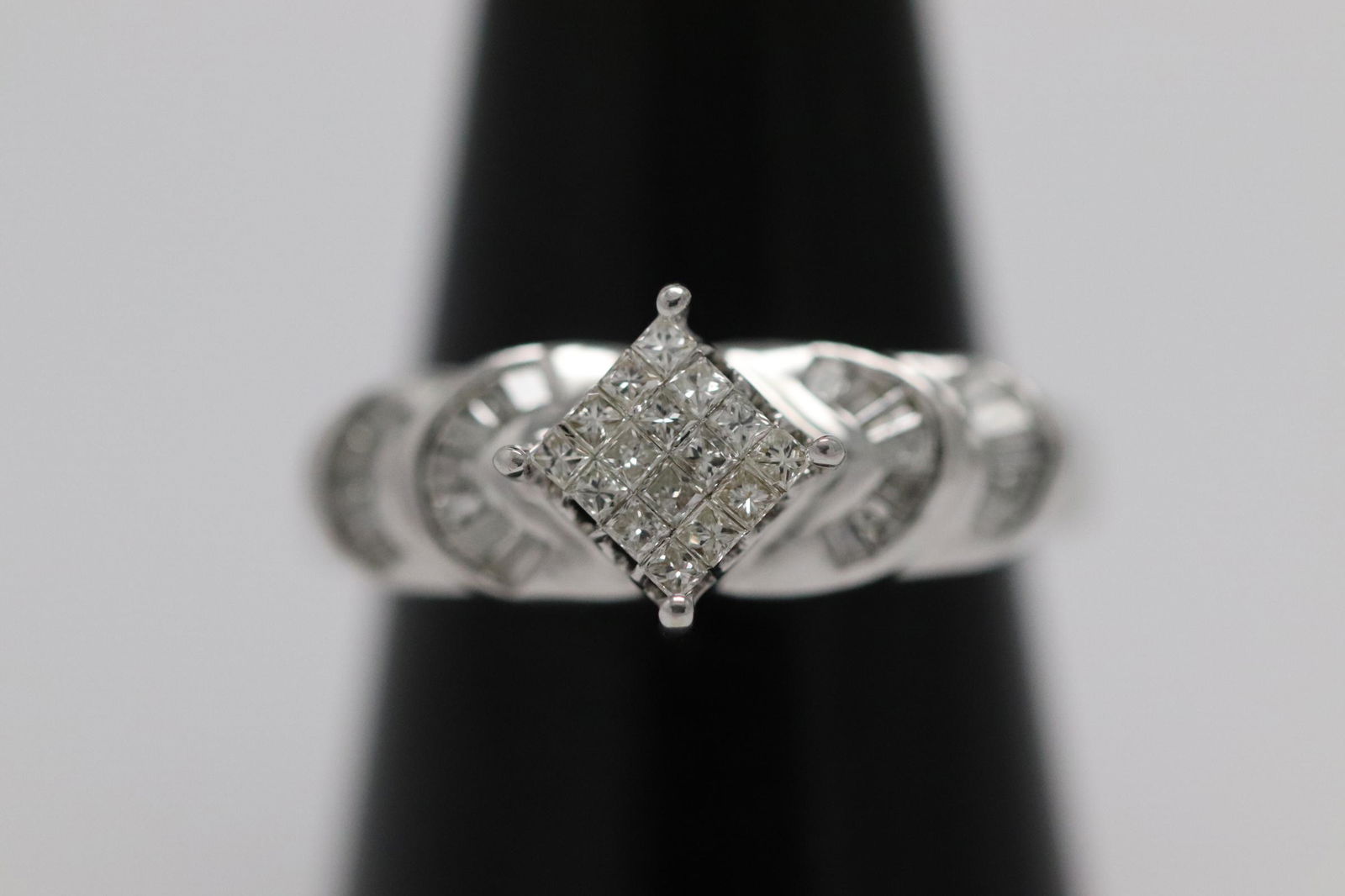 Beautiful 14K W/G diamond ring (1 of 11)