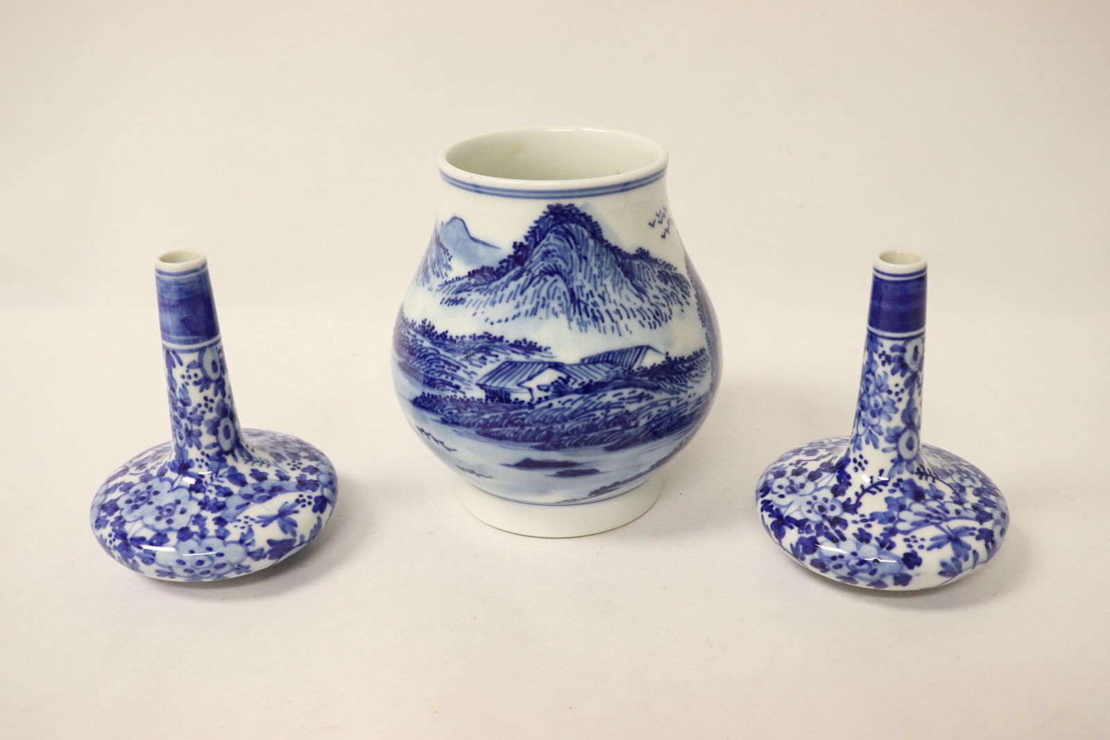 Chinese b&w jar, and 2 small b&w vases (1 of 10)