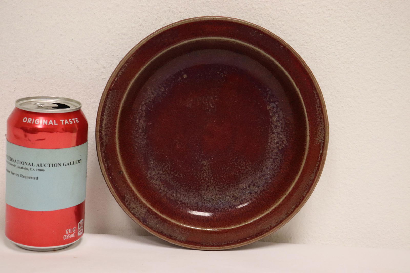 A red glazed porcelain plate (1 of 10)