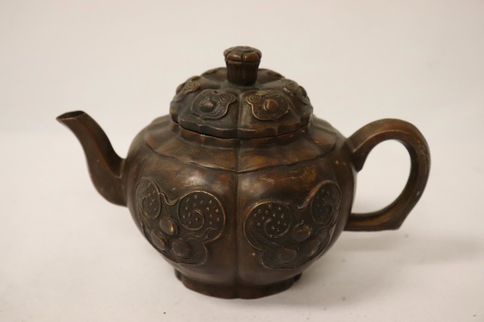 A Chinese bronze teapot: A Chinese bronze teapot, 3.7"Hx5.7"x3.5"