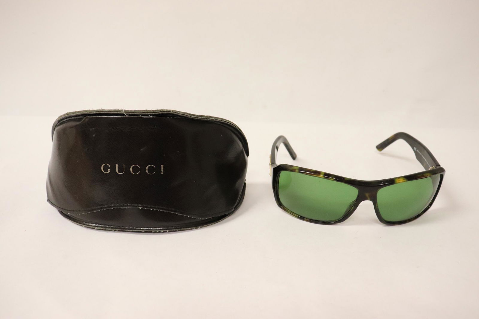 Gucci sunglasses with case (1 of 8)