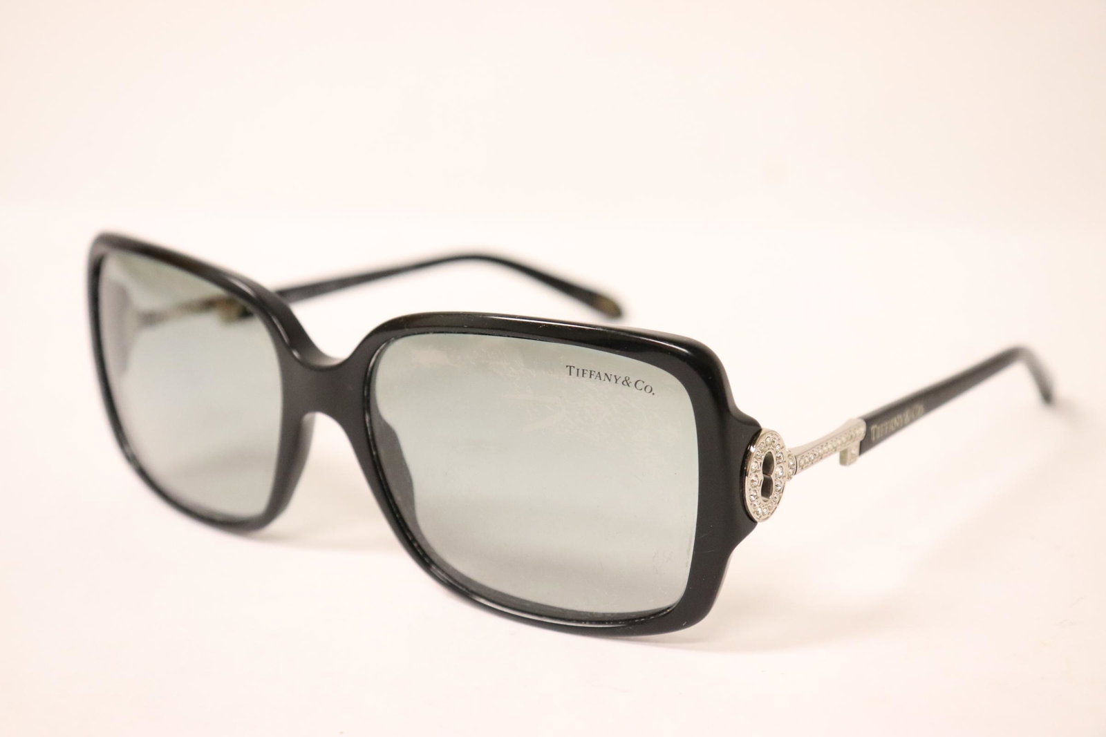 Pair Tiffany and co sunglasses: Pair Tiffany and co sunglasses (scratches)