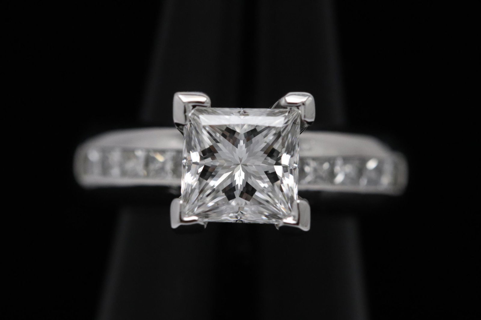 2.26 ct, D VV2, diamond ring with GIA certificate (1 of 10)