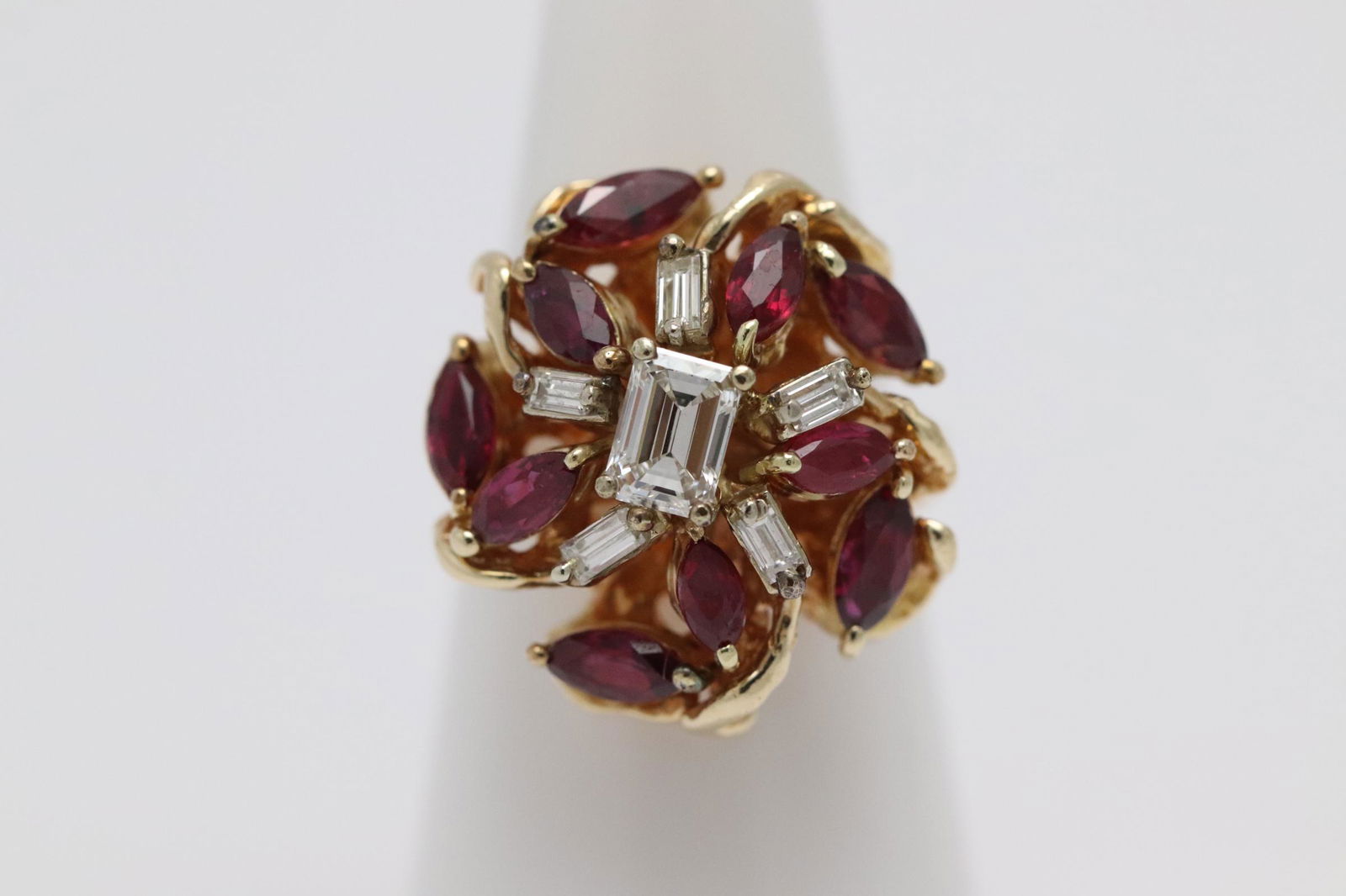 A beautiful 14K diamond ring (1 of 10)