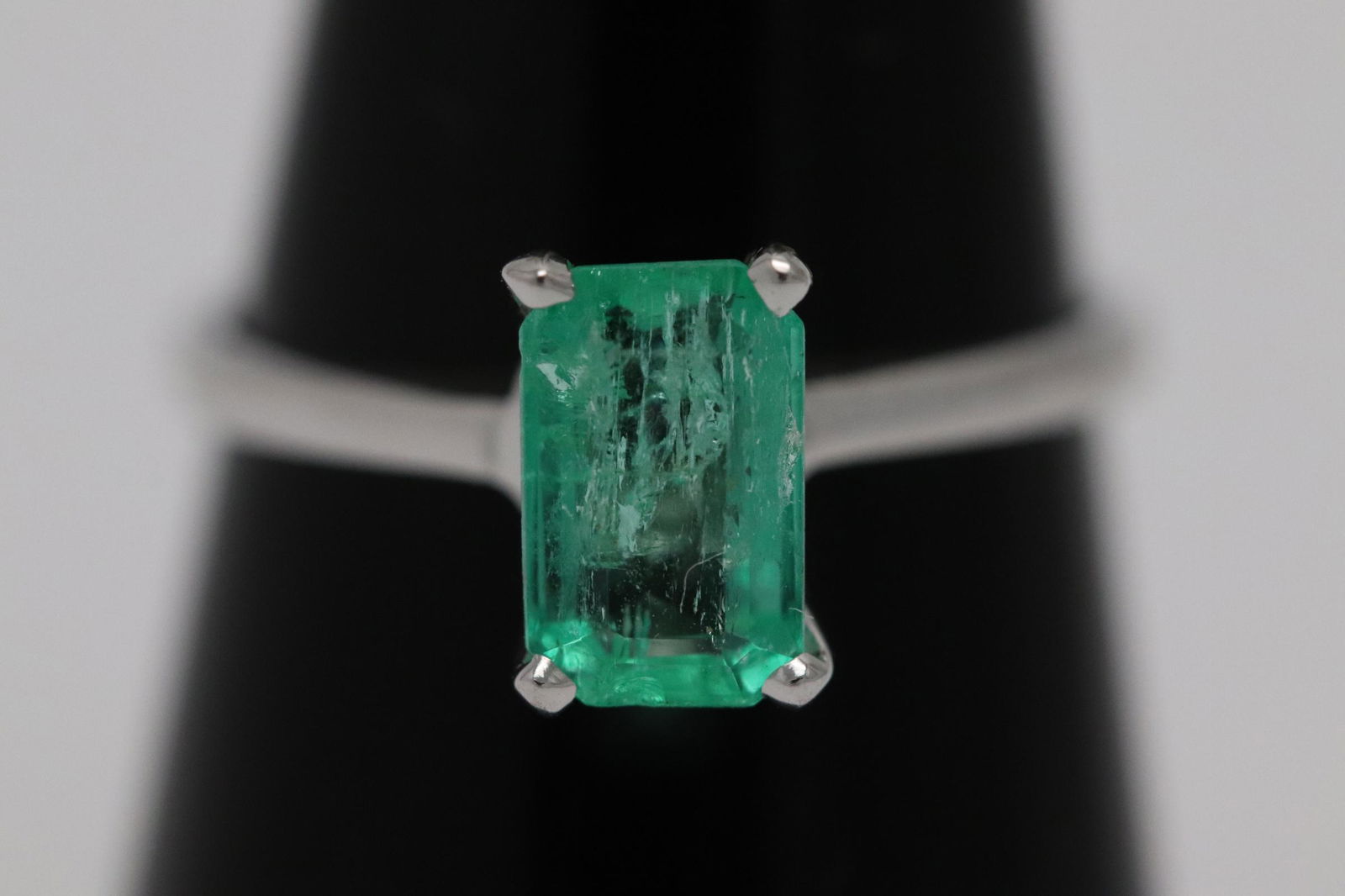 14K W/G Columbian emerald ring (1 of 9)