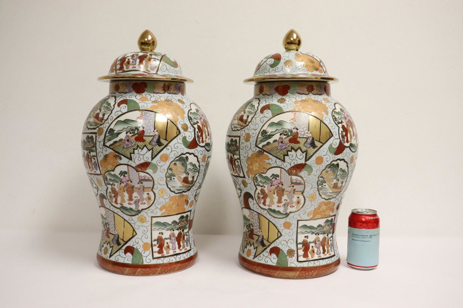 Pair vintage large Japanese kutani covered jars (1 of 10)