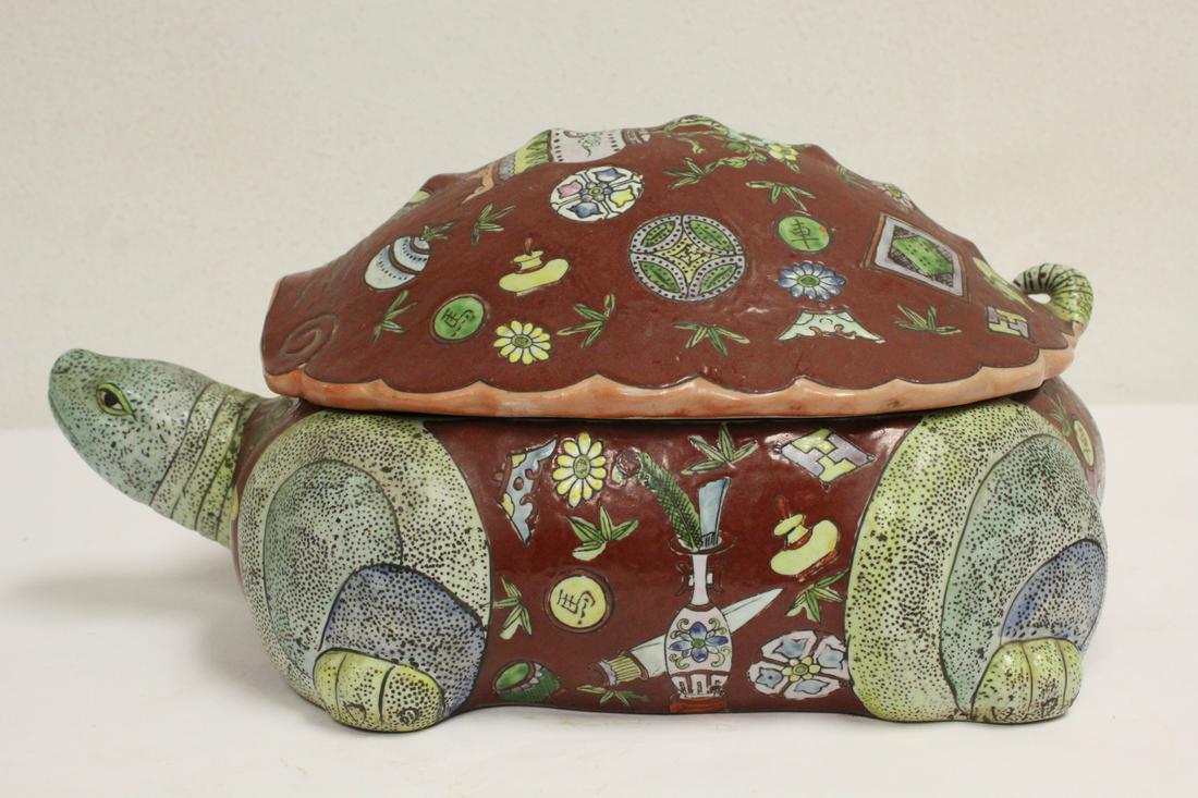 Vintage Chinese famille rose porcelain box (1 of 10)