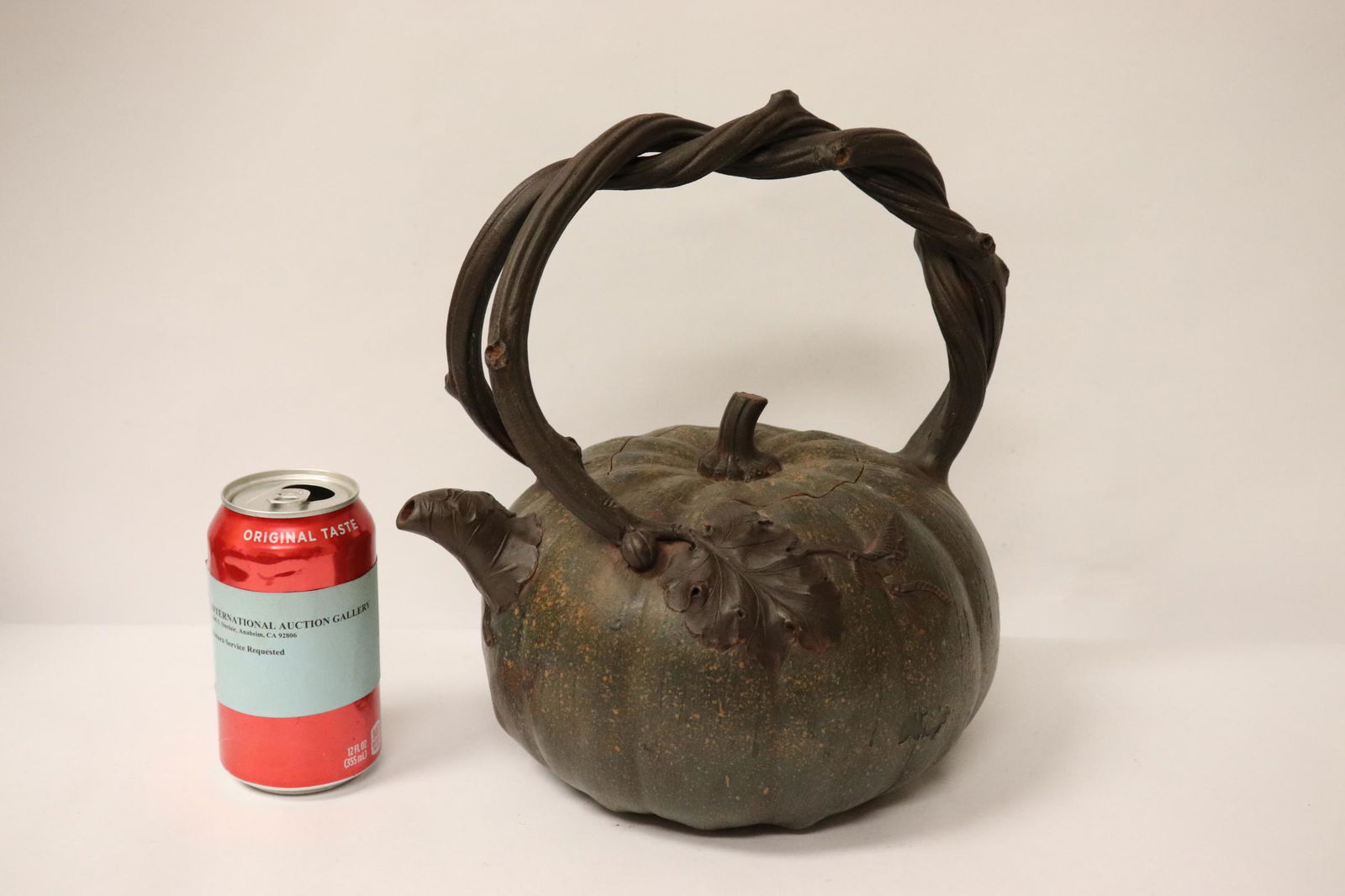 A fine Chinese large vintage Yixing teapot (1 of 11)
