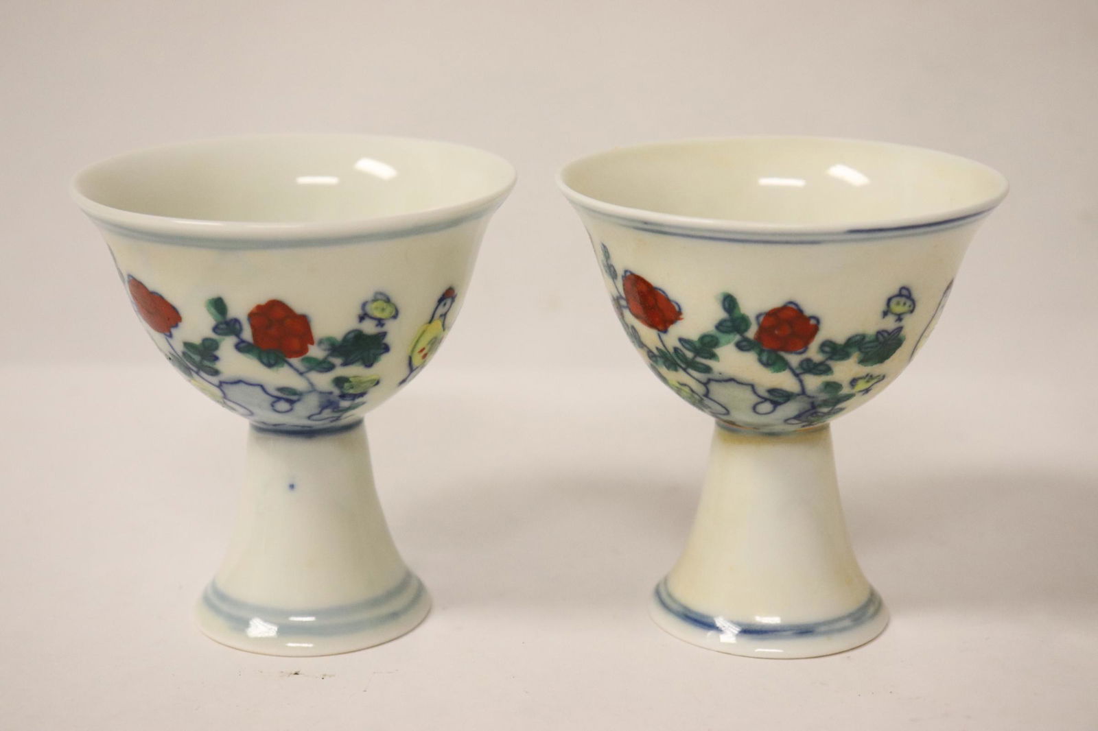 Pair Chinese wucai porcelain stem bowl (1 of 11)