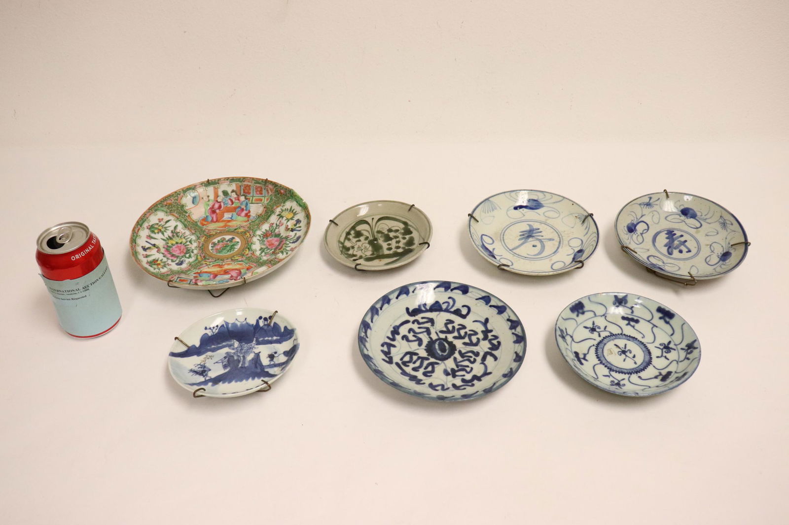 8 Chinese antique porcelain plates: 7 Chinese antique blue and white porcelain plate, and a famille rose porcelain plate (chips), 5.25"dia - 8.63"dia