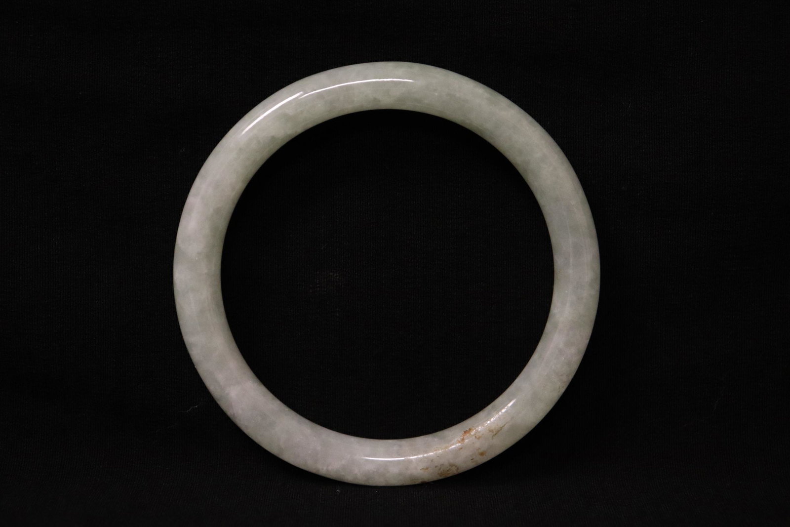 Vintage jadeite bangle: Vintage jadeite bangle, 0.37"x3.05"od(2.35"id)