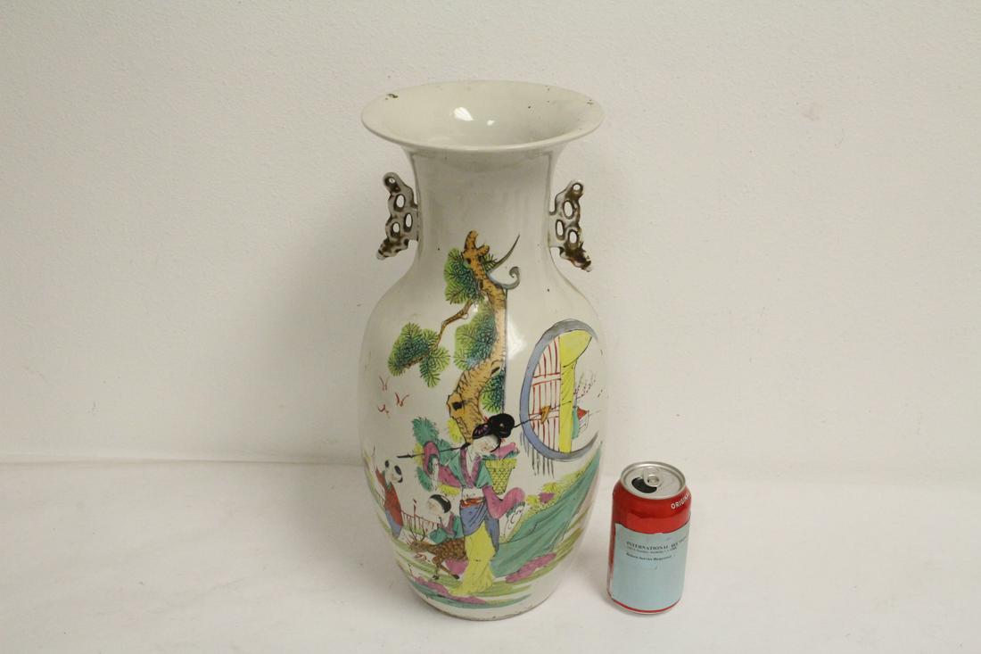 Chinese antique famille rose vase: Chinese antique famille rose vase, 16.65"Hx8"dia