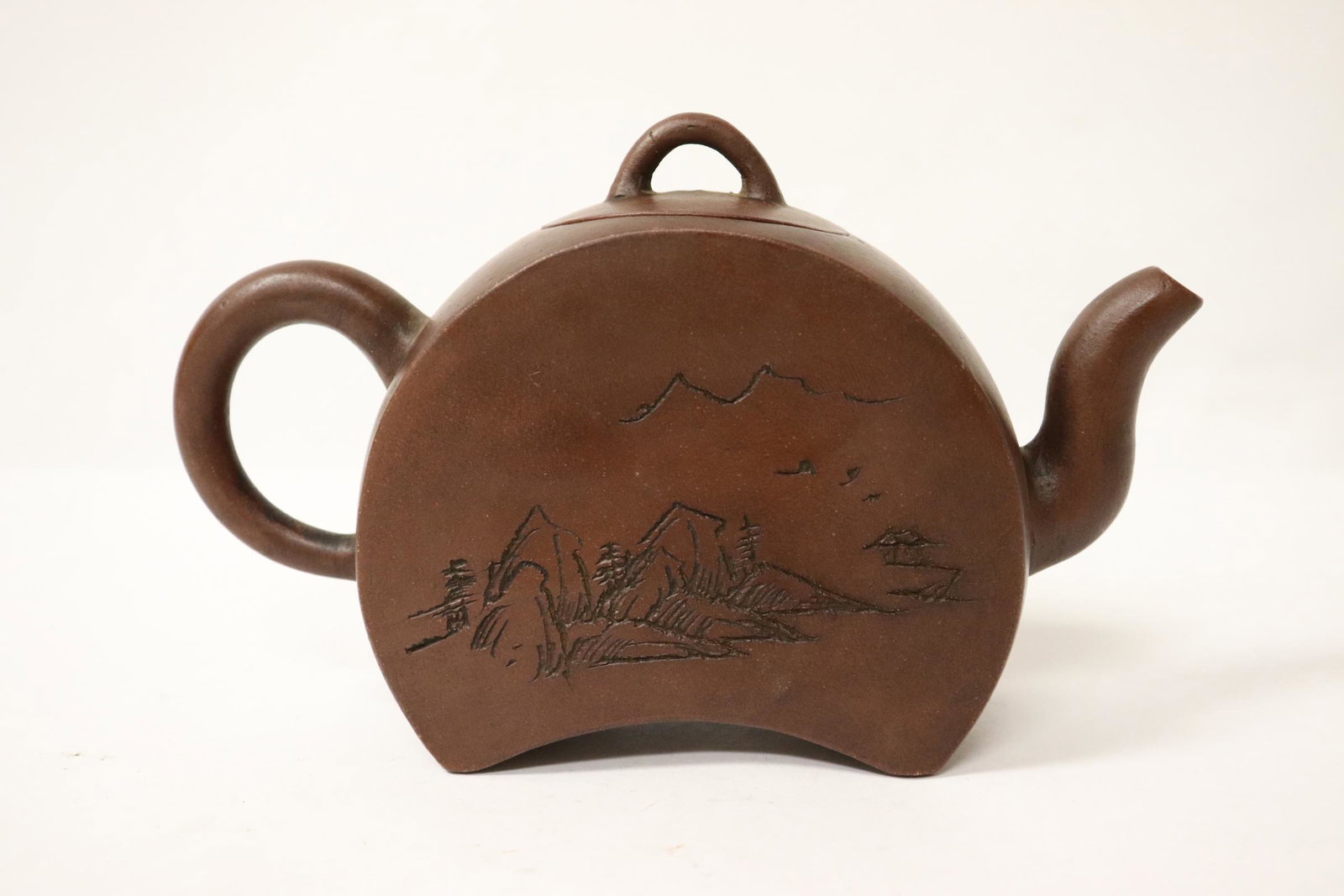 Chinese Yixing teapot: Chinese Yixing teapot, 3.95"Hx6.35"x1.8"