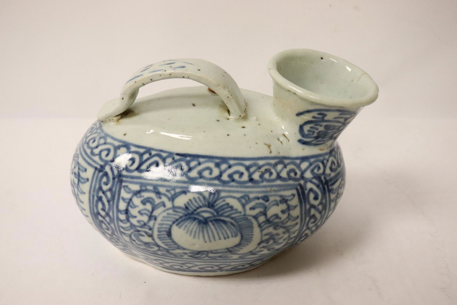 Chinese antique blue and white ?: Chinese antique blue and white ?, 5.5"Hx7.75"x5.3"